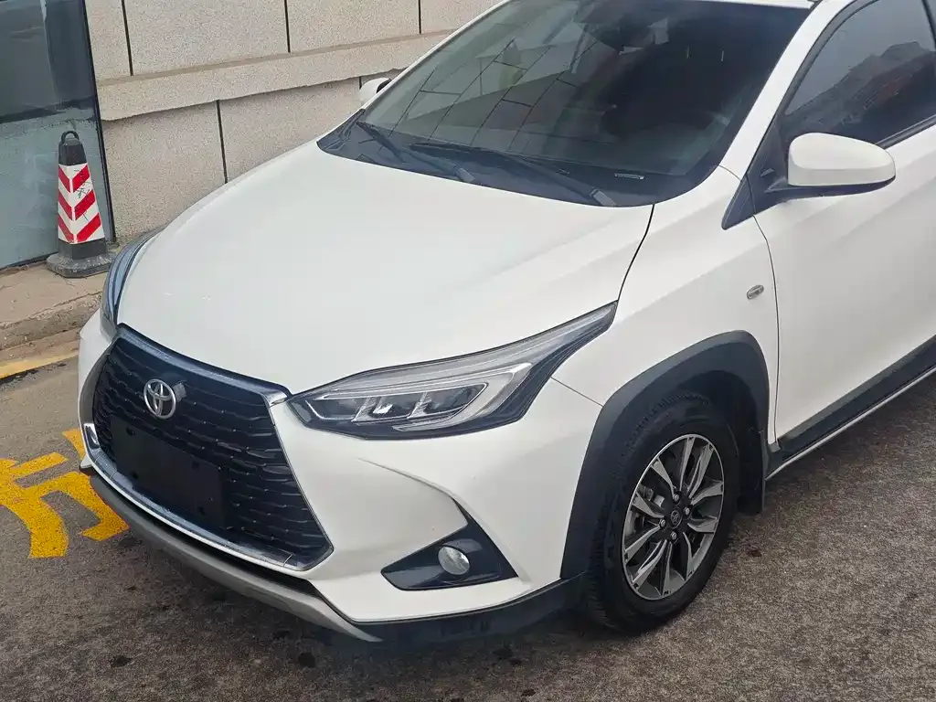 Toyota Yaris L — фото 4