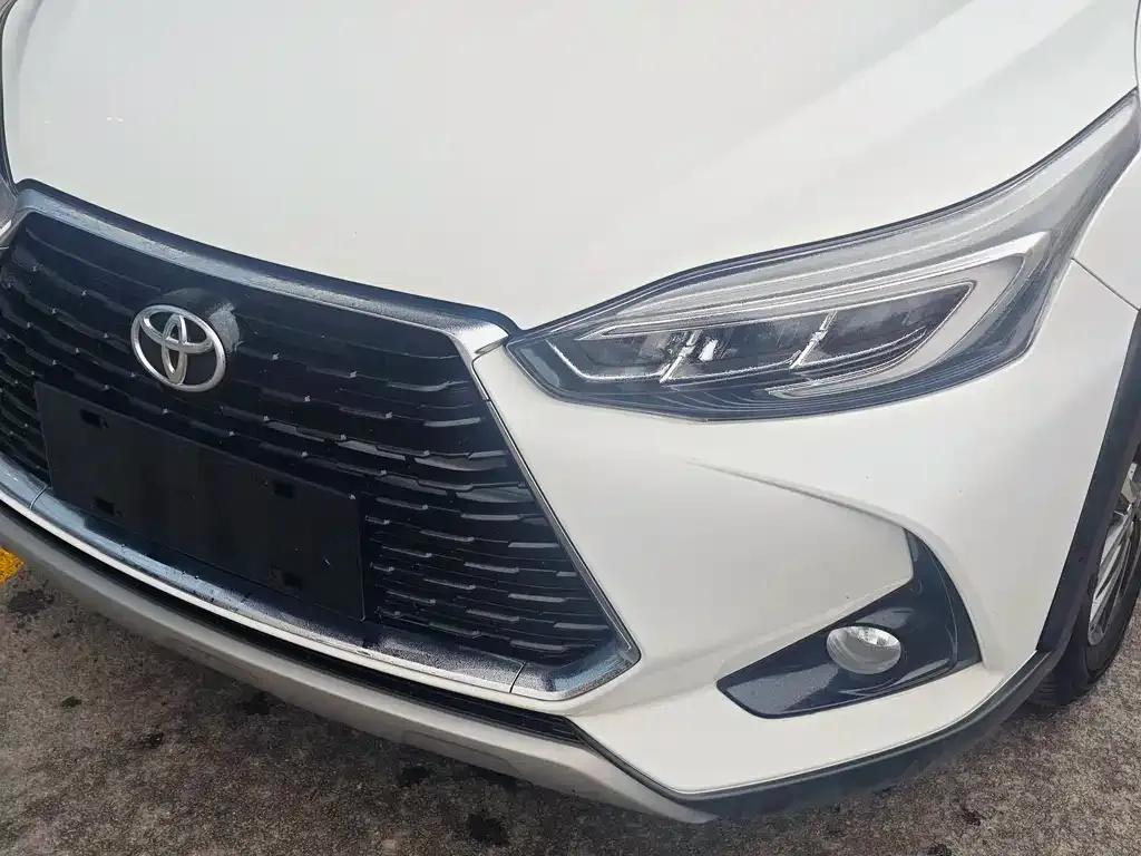 Toyota Yaris L — фото 3