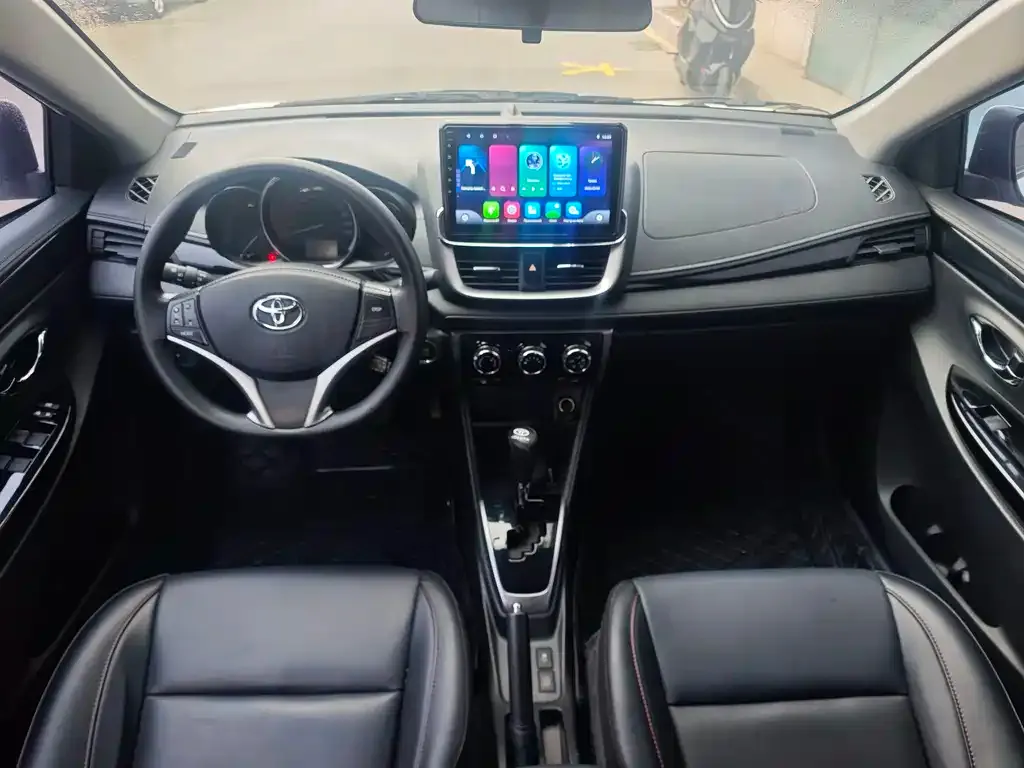 Toyota Yaris L — фото 5