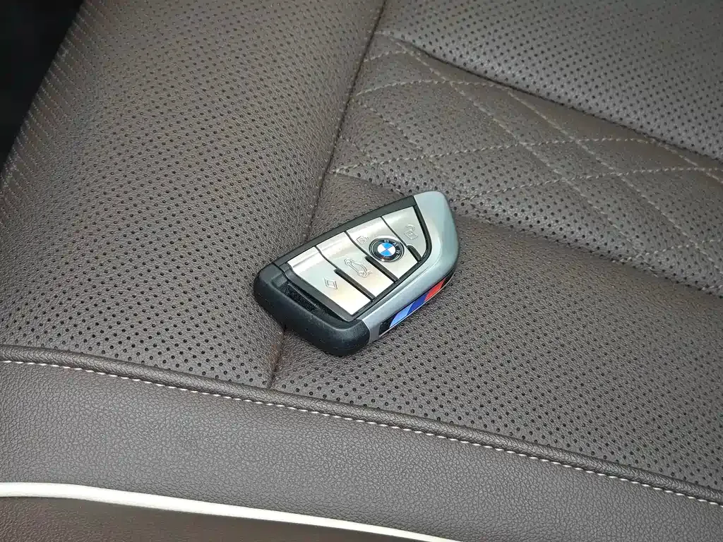 BMW 5 Series — фото 10