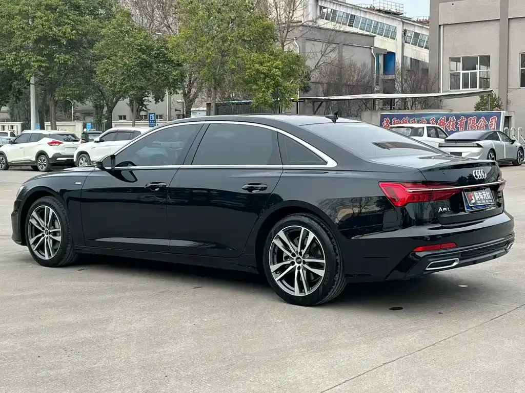 Audi A6L — фото 8