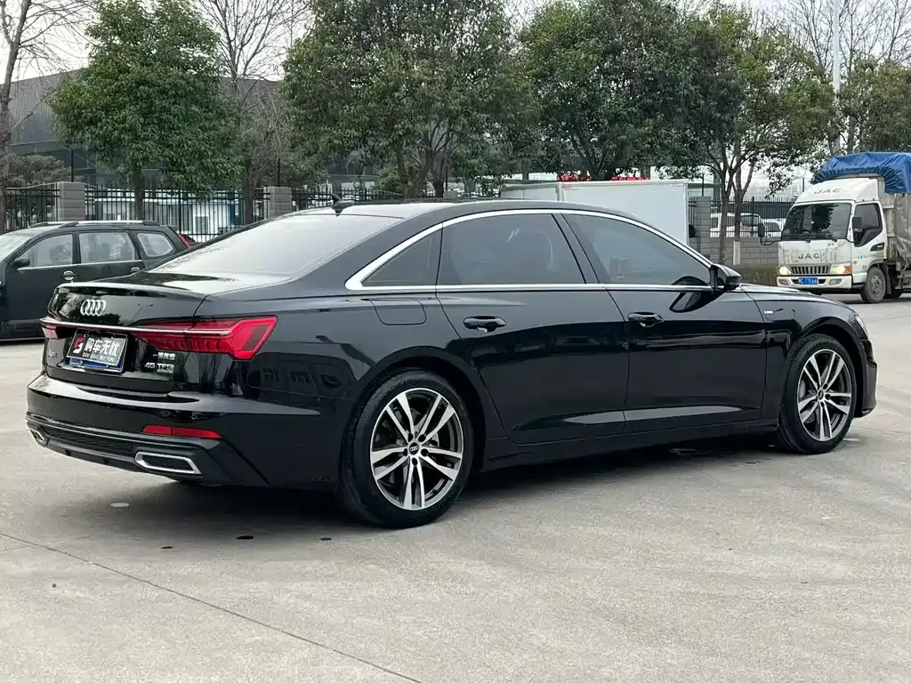 Audi A6L — фото 2