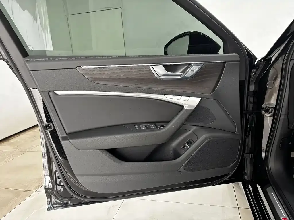 Audi A6L 2025 из CN, фото 6