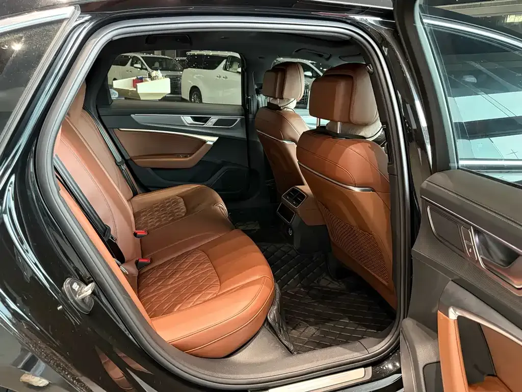 Audi A6L 2025 из CN, фото 3