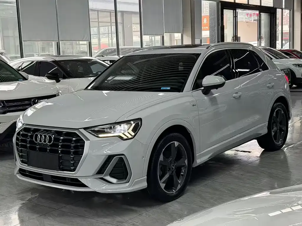 Audi Q3 — фото 1