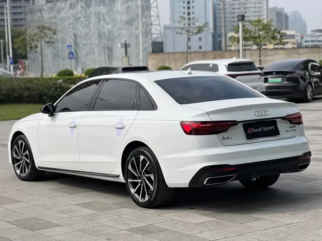 Audi A4L — фото 4