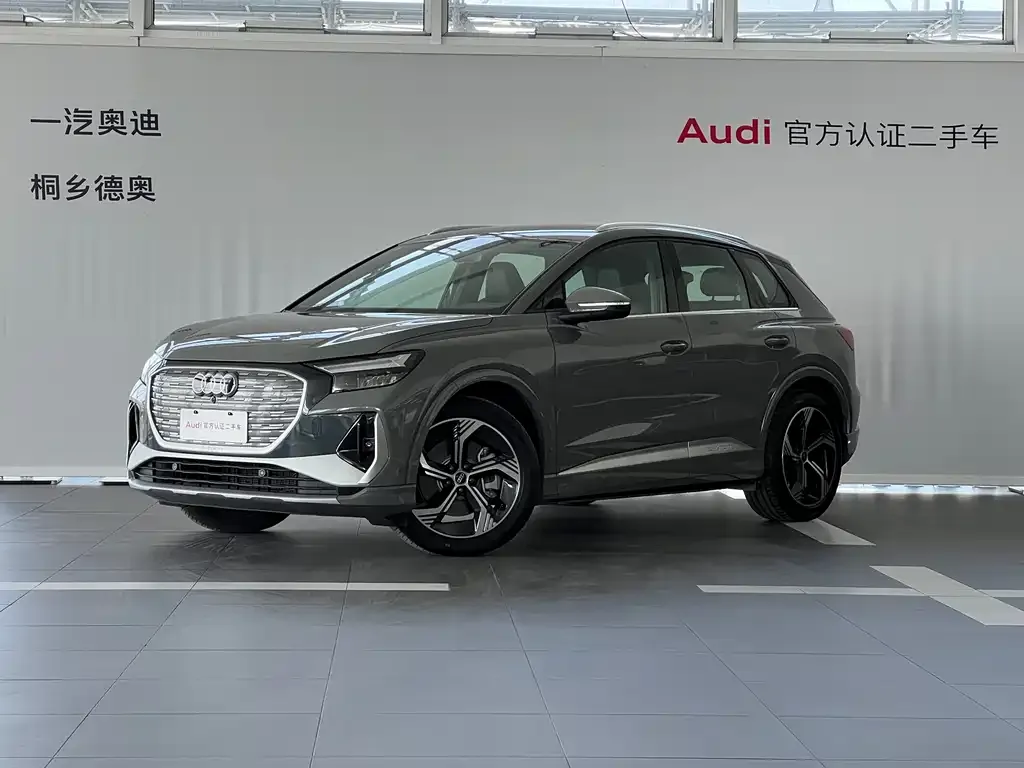 Audi Q4 e-tron — фото 1