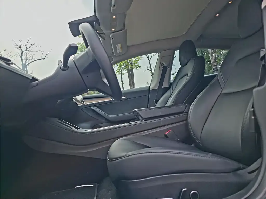 Tesla Model 3 — фото 3