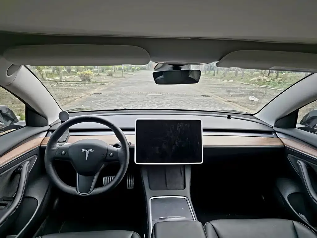 Tesla Model 3 — фото 4