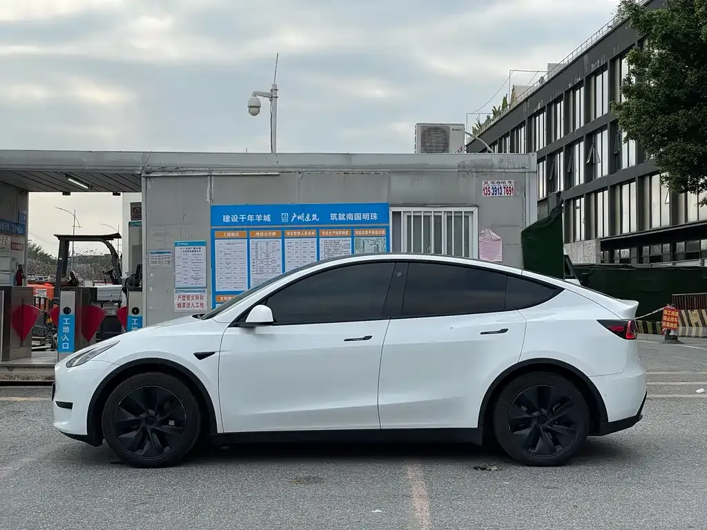 Tesla Model Y 2023 из CN, фото 10
