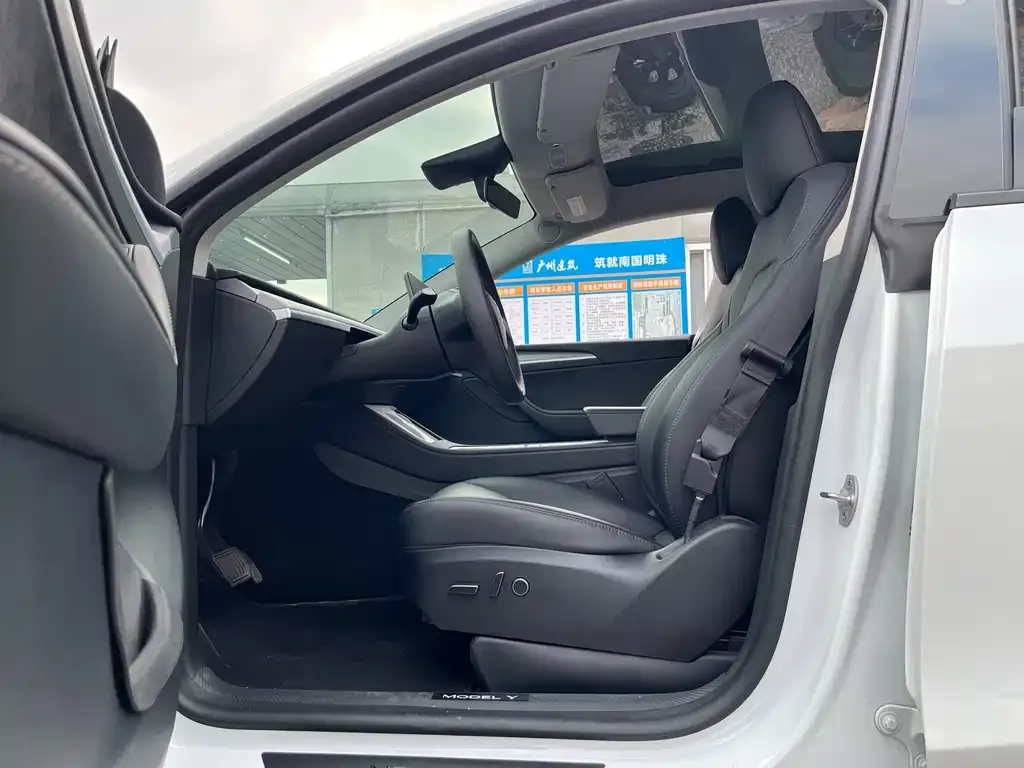 Tesla Model Y 2023 из CN, фото 5