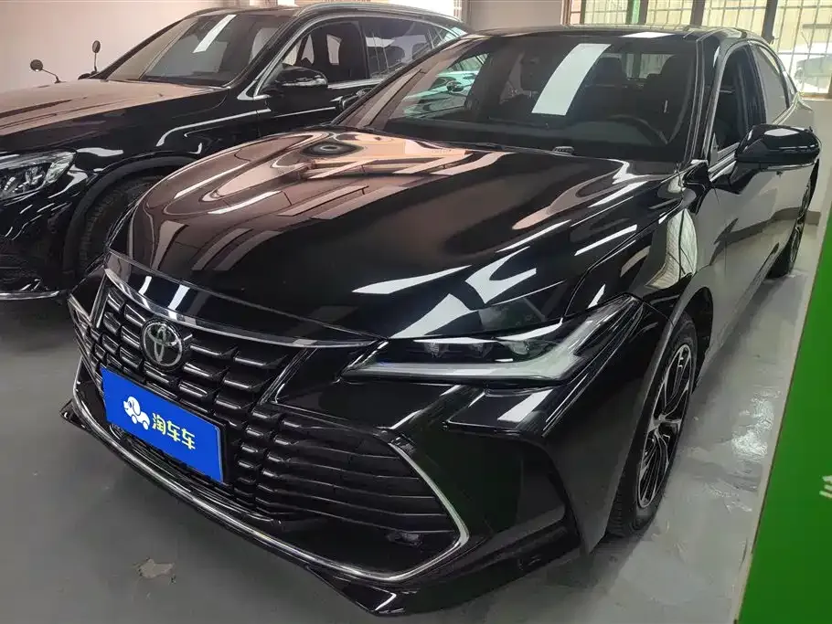Toyota Avalon — фото 1