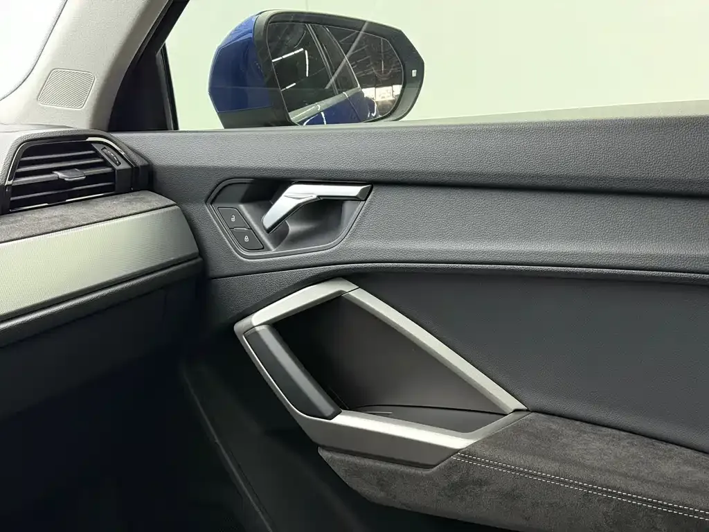 Audi Q3 2021 из CN, фото 7