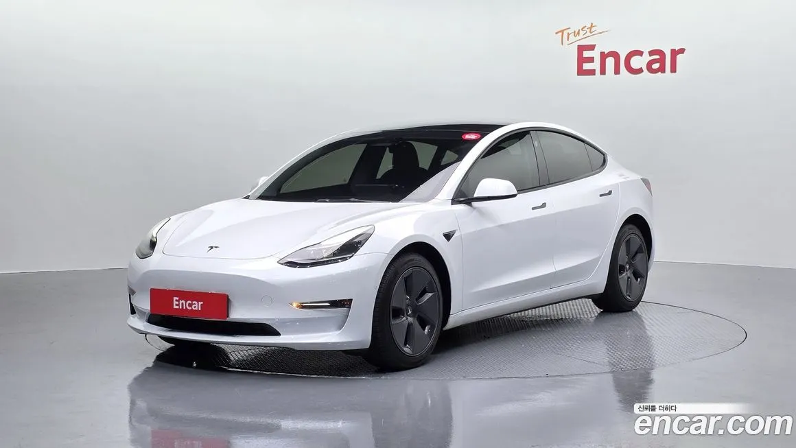 Tesla Model 3 — фото 1