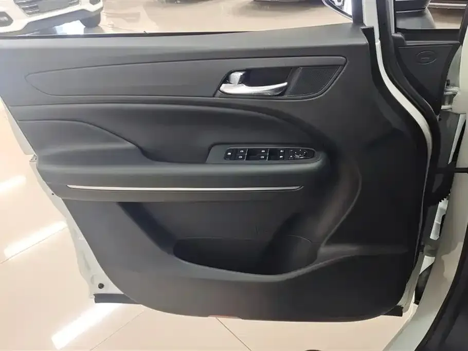 GAC Motor Trumpchi M6 — фото 3