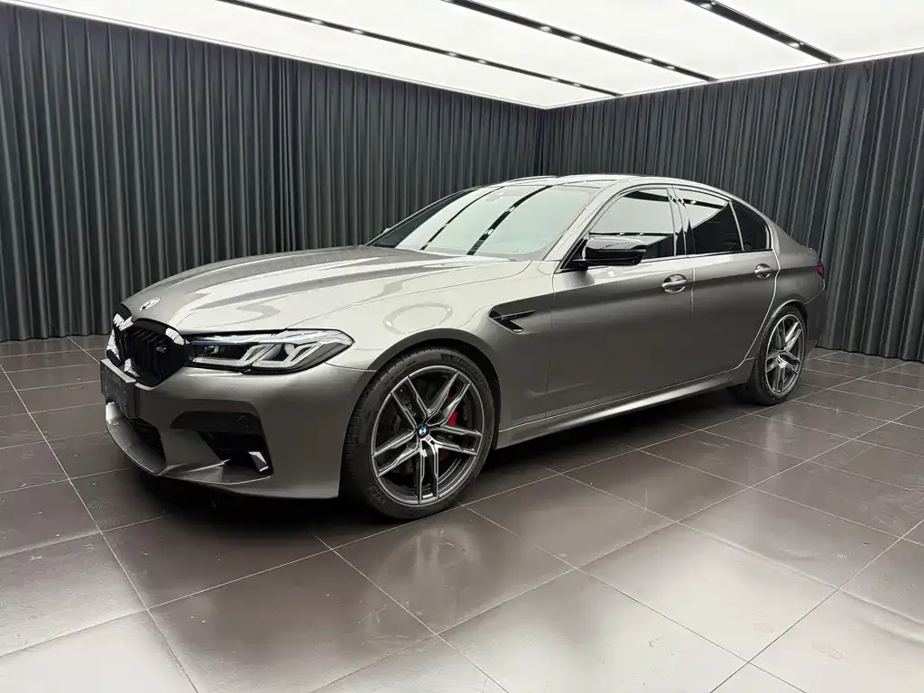 BMW M5 — фото 1