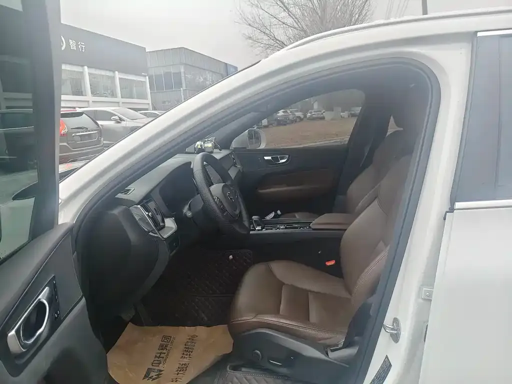 Volvo XC60 2025 из CN, фото 7