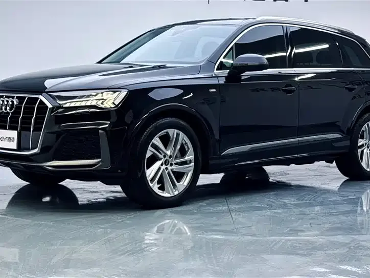 Audi Q7 — фото 1