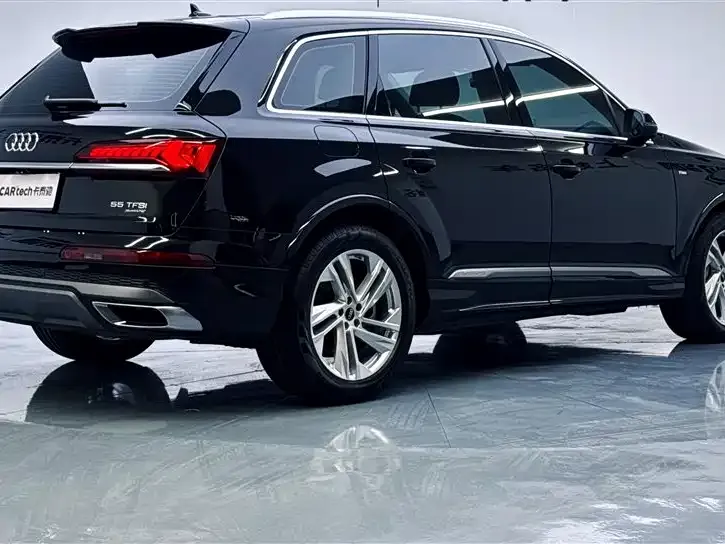 Audi Q7 — фото 9