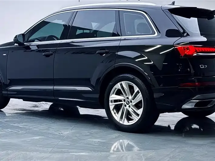 Audi Q7 — фото 5