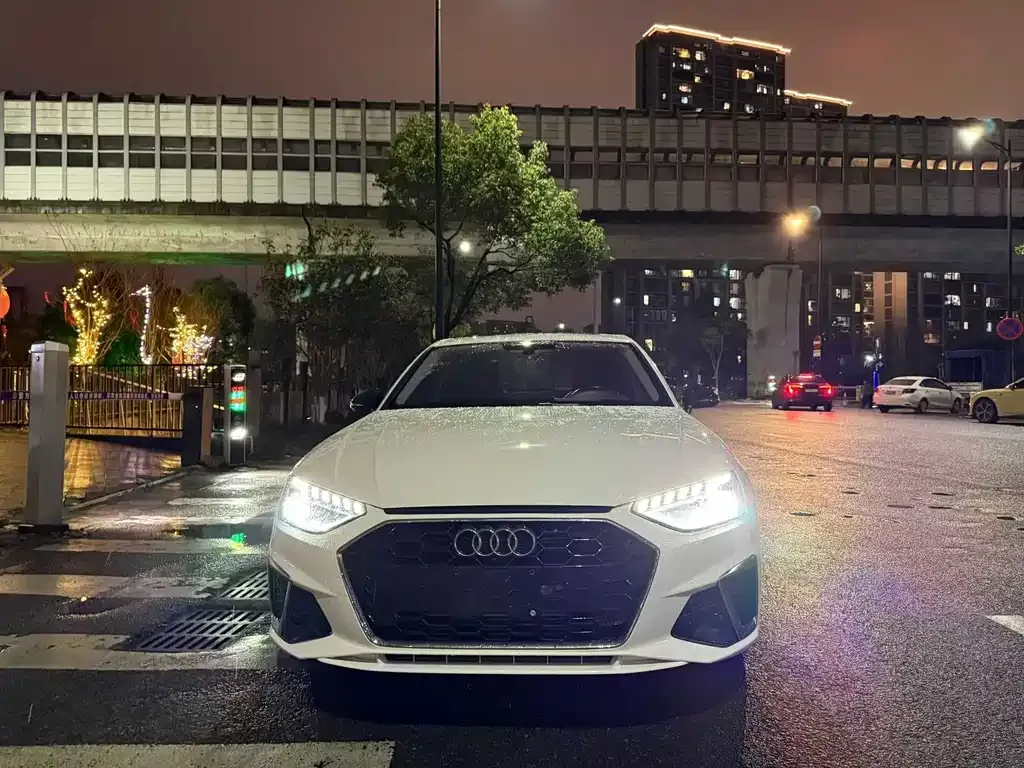 Audi A4L 2023 из CN, фото 1