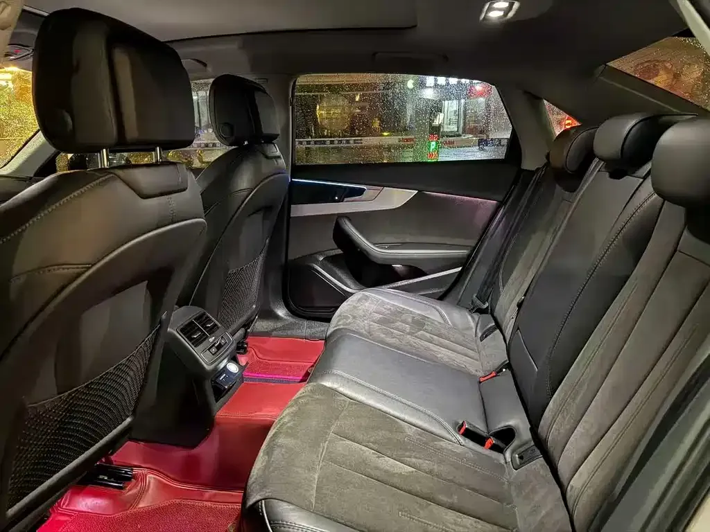 Audi A4L 2023 из CN, фото 4