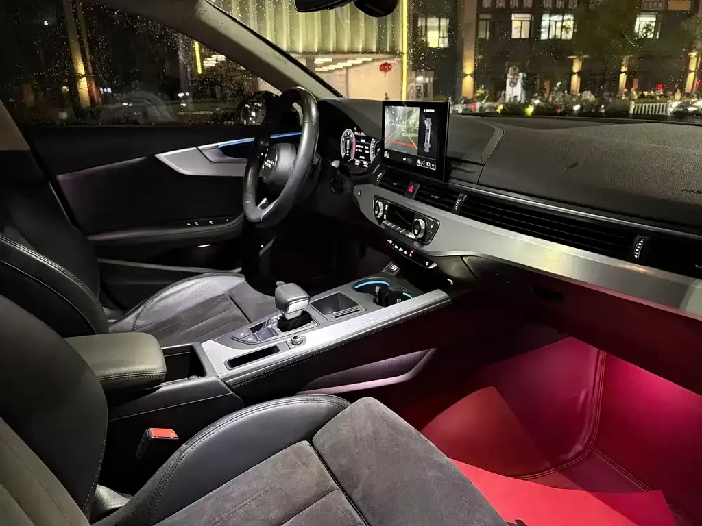 Audi A4L 2023 из CN, фото 2