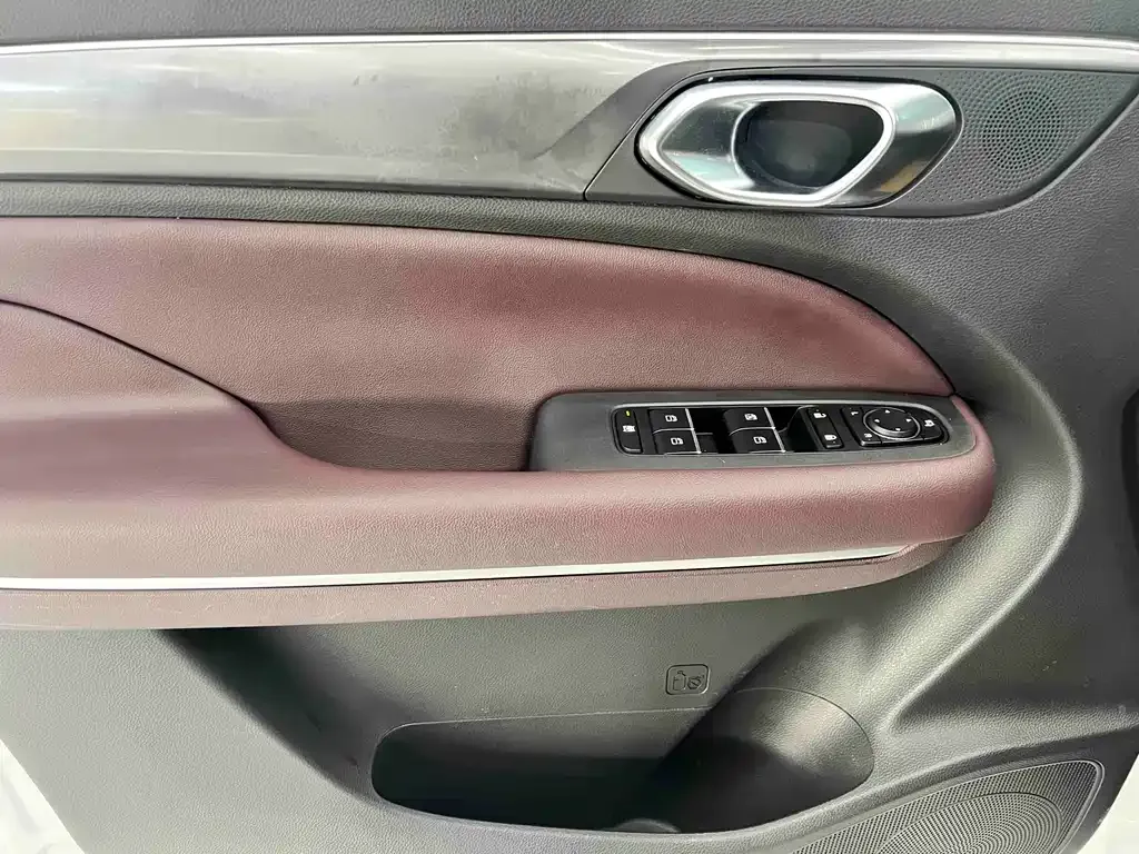 GAC Motor Trumpchi M6 — фото 10