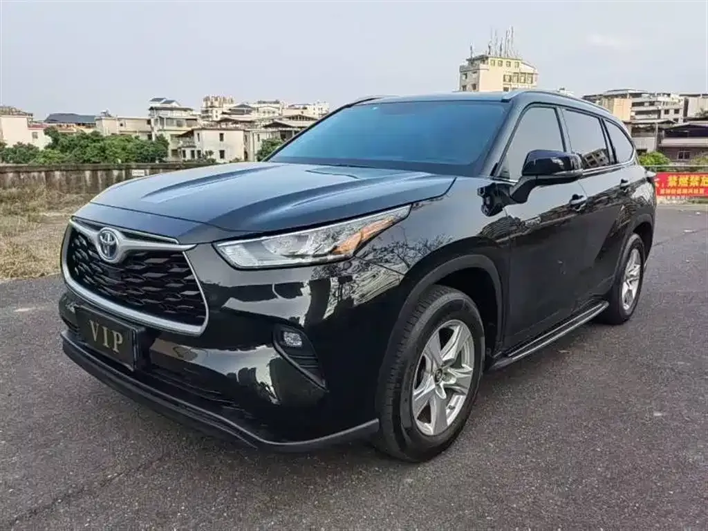 Toyota Highlander — фото 1