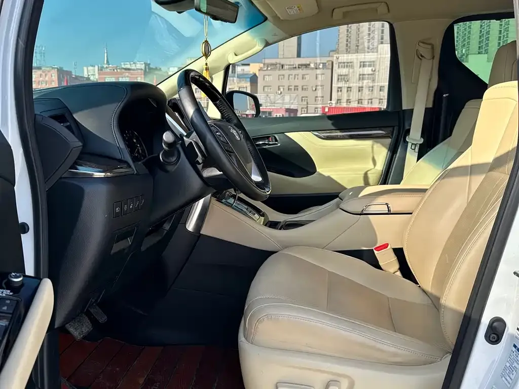 Toyota Alphard — фото 2