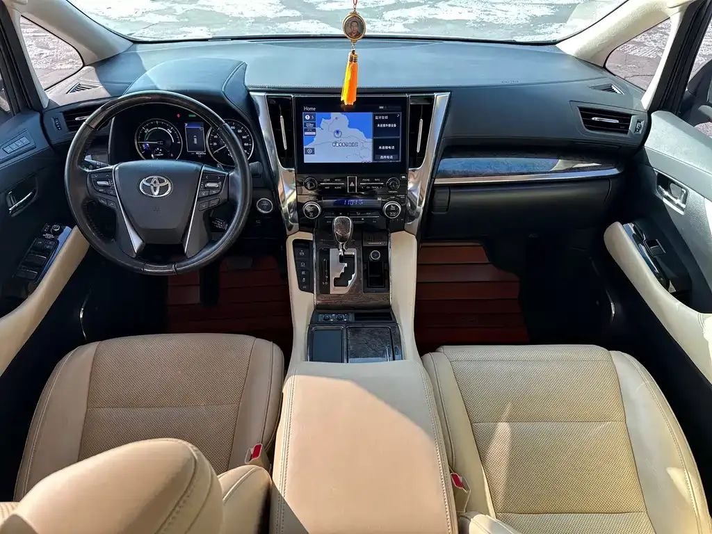 Toyota Alphard — фото 6