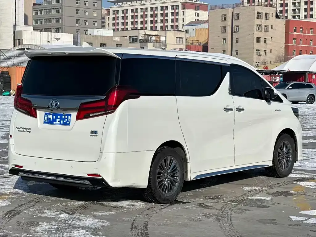 Toyota Alphard — фото 3