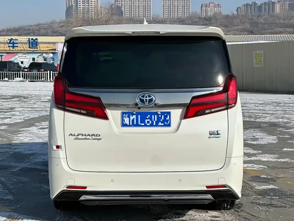 Toyota Alphard — фото 4