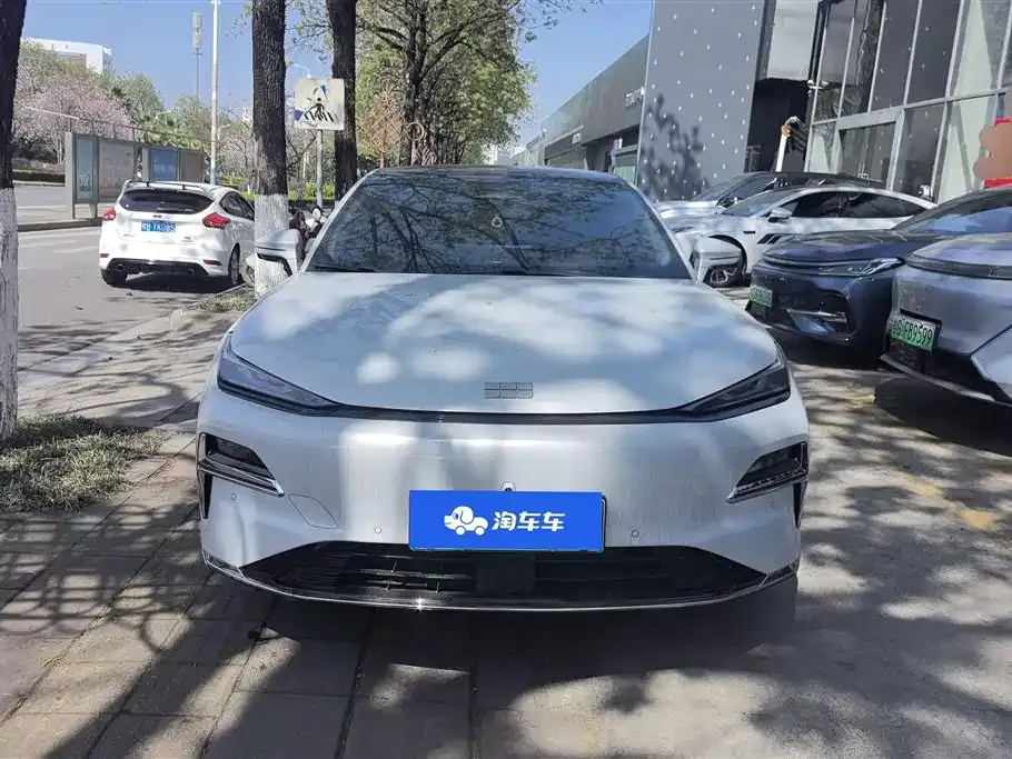 Geely Galaxy Xingyao 8 2025 из CN, фото 9