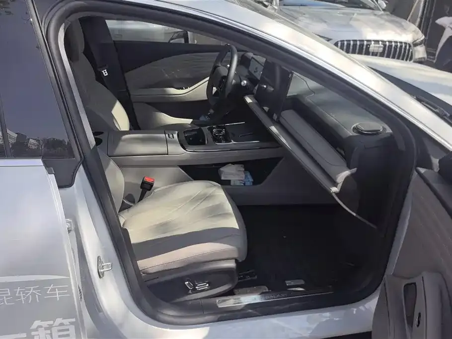 Geely Galaxy Xingyao 8 2025 из CN, фото 7