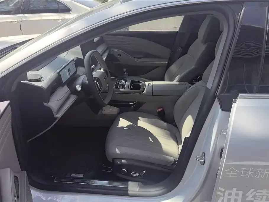 Geely Galaxy Xingyao 8 2025 из CN, фото 4