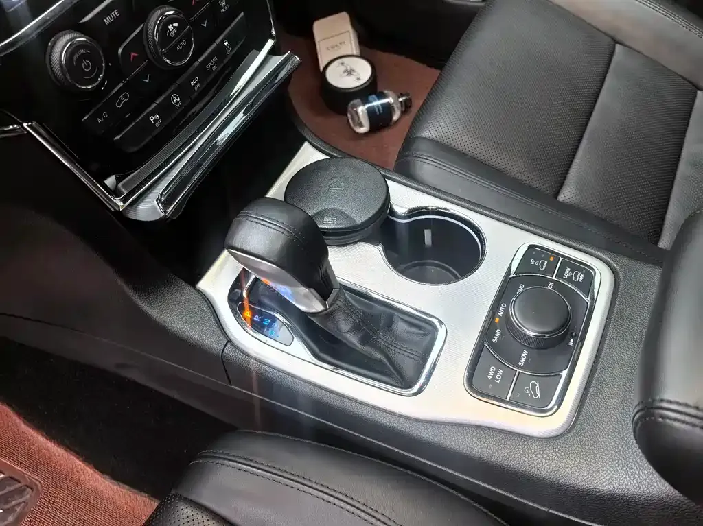 Jeep Grand Cherokee (Import) 2022 из CN, фото 7