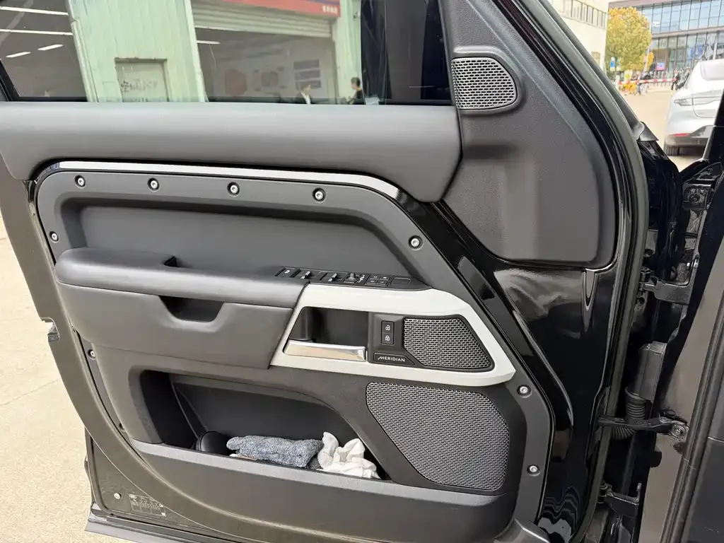 Land Rover Defender — фото 10