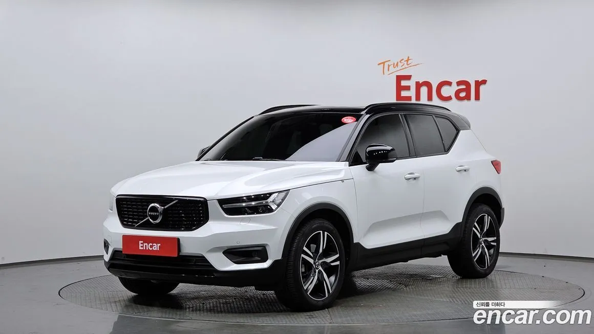 Volvo XC40 — фото 1