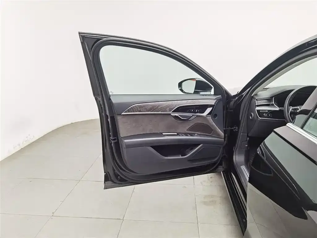 Audi A8 2022 из CN, фото 10