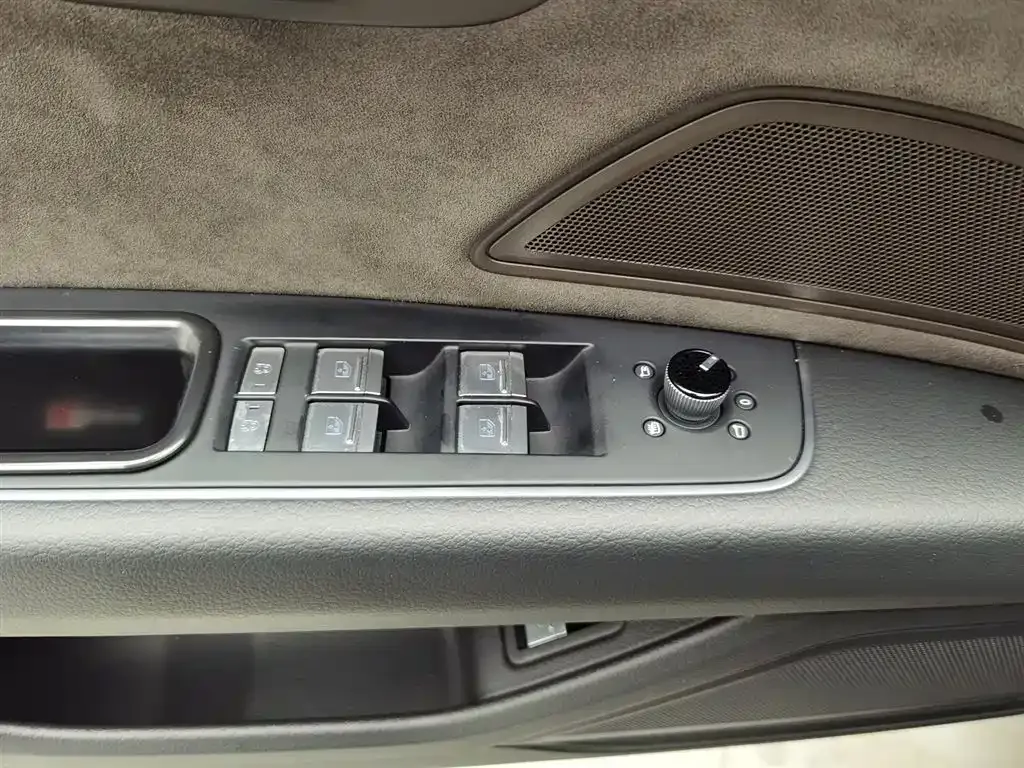 Audi A8 2022 из CN, фото 8