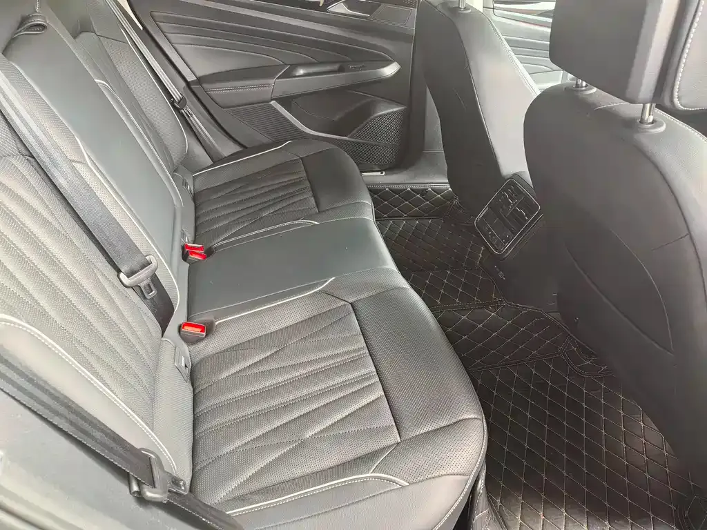Volkswagen Passat — фото 7