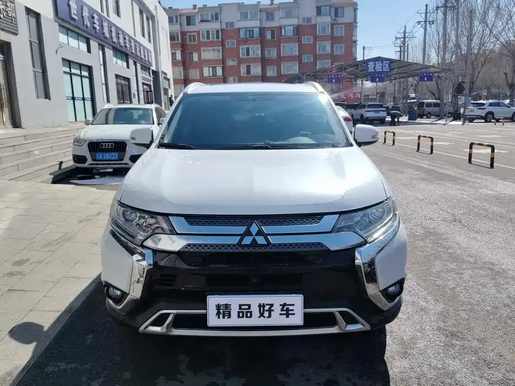 Mitsubishi Outlander 2021 из CN, фото 2