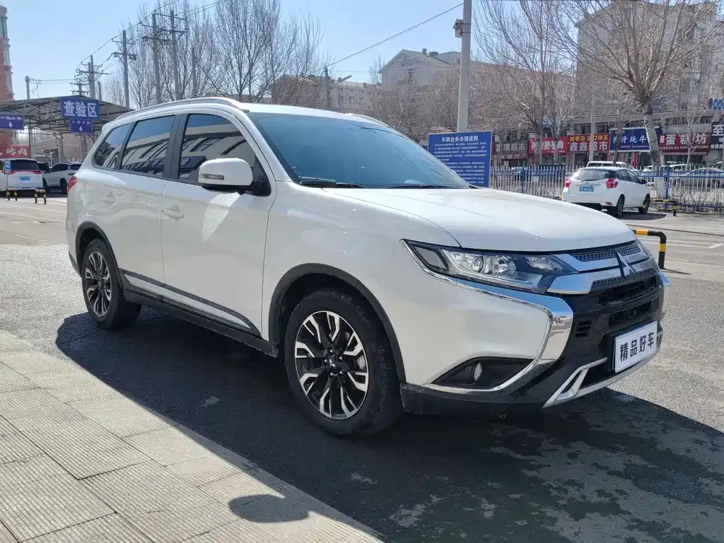Mitsubishi Outlander 2021 из CN, фото 8