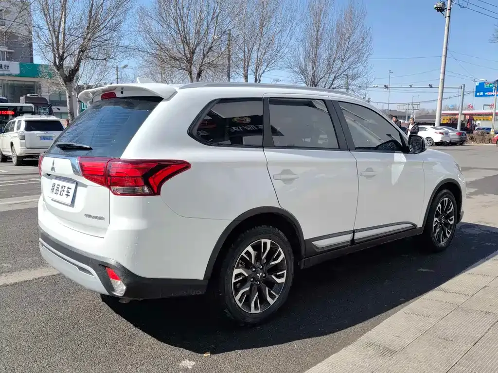 Mitsubishi Outlander 2021 из CN, фото 9