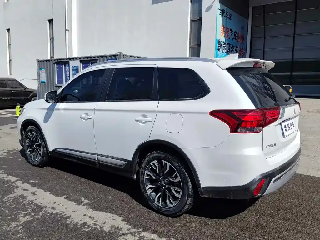 Mitsubishi Outlander 2021 из CN, фото 4