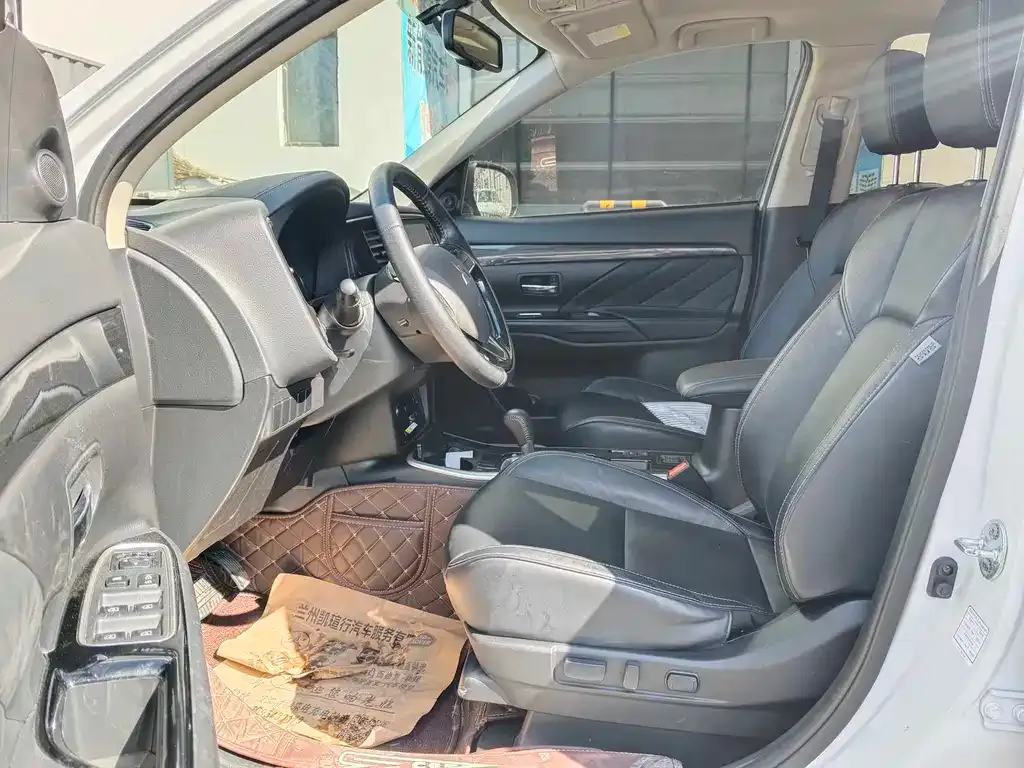 Mitsubishi Outlander 2021 из CN, фото 6