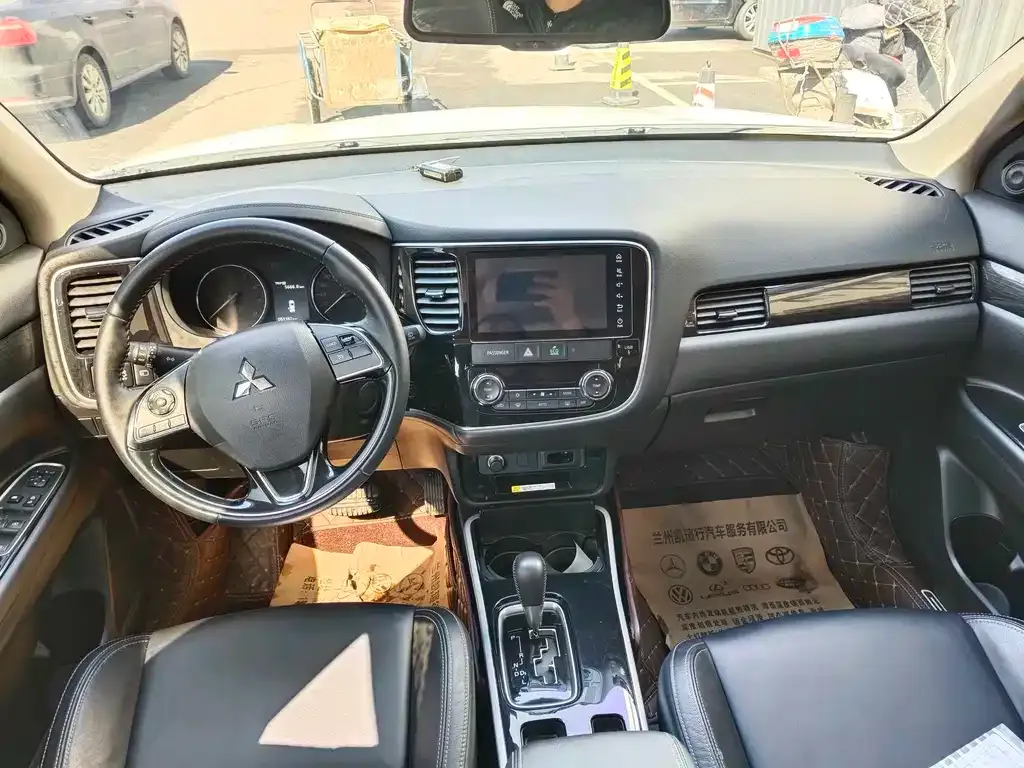 Mitsubishi Outlander 2021 из CN, фото 5