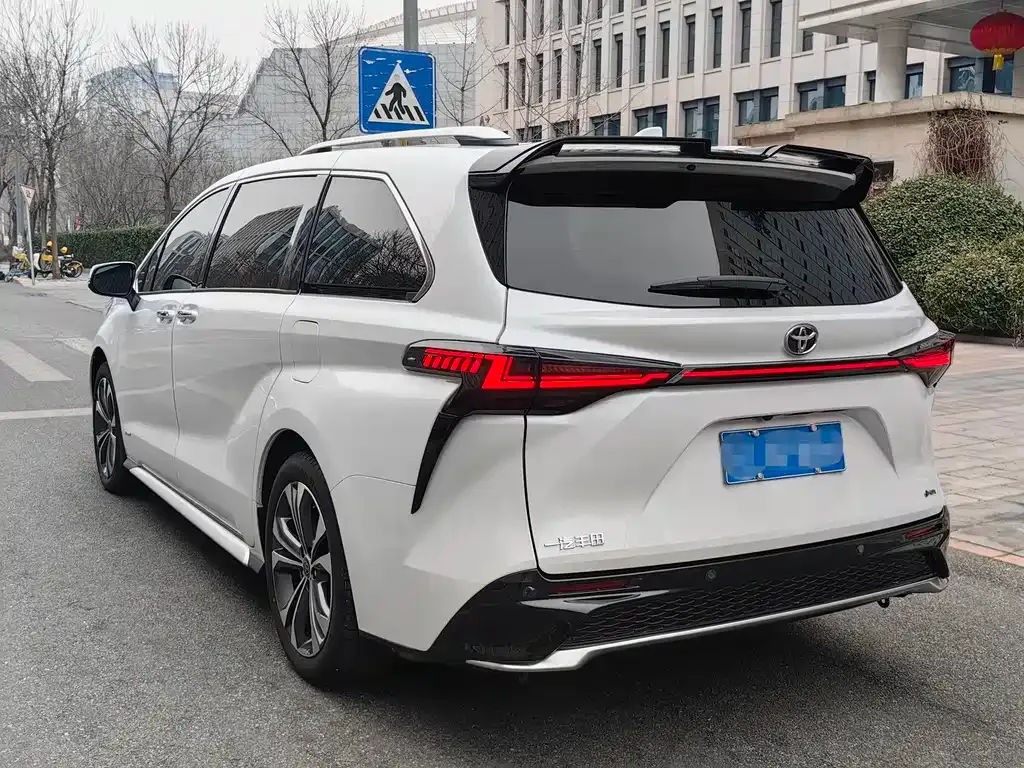 Toyota Granvia 2025 из CN, фото 2