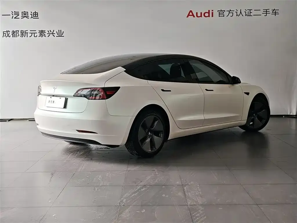 Tesla Model 3 — фото 5